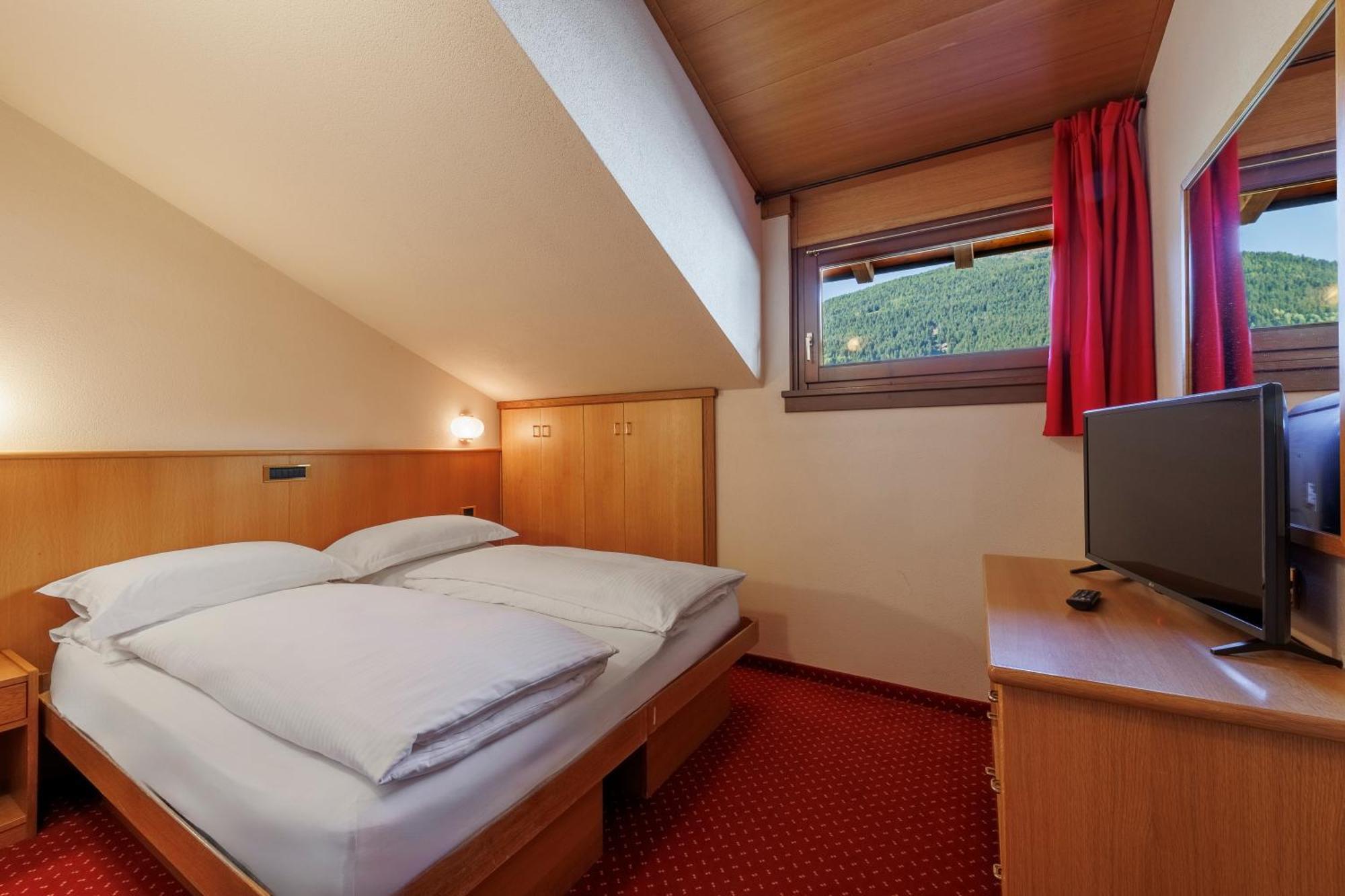 Hotel Miravalle Isolaccia Exterior photo